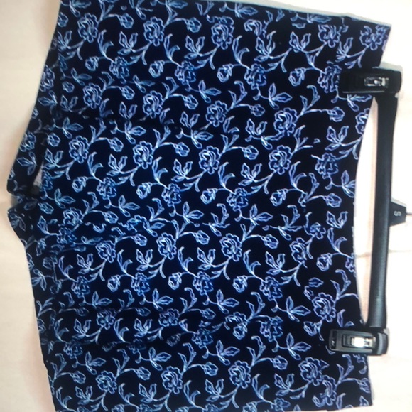 Ann Taylor Floral Printed Shorts - Picture 1 of 5